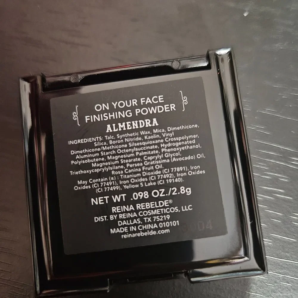 KVD Beauty‎ Lock-It Setting Powder Translucent Finishing Powder for Long-Lasting